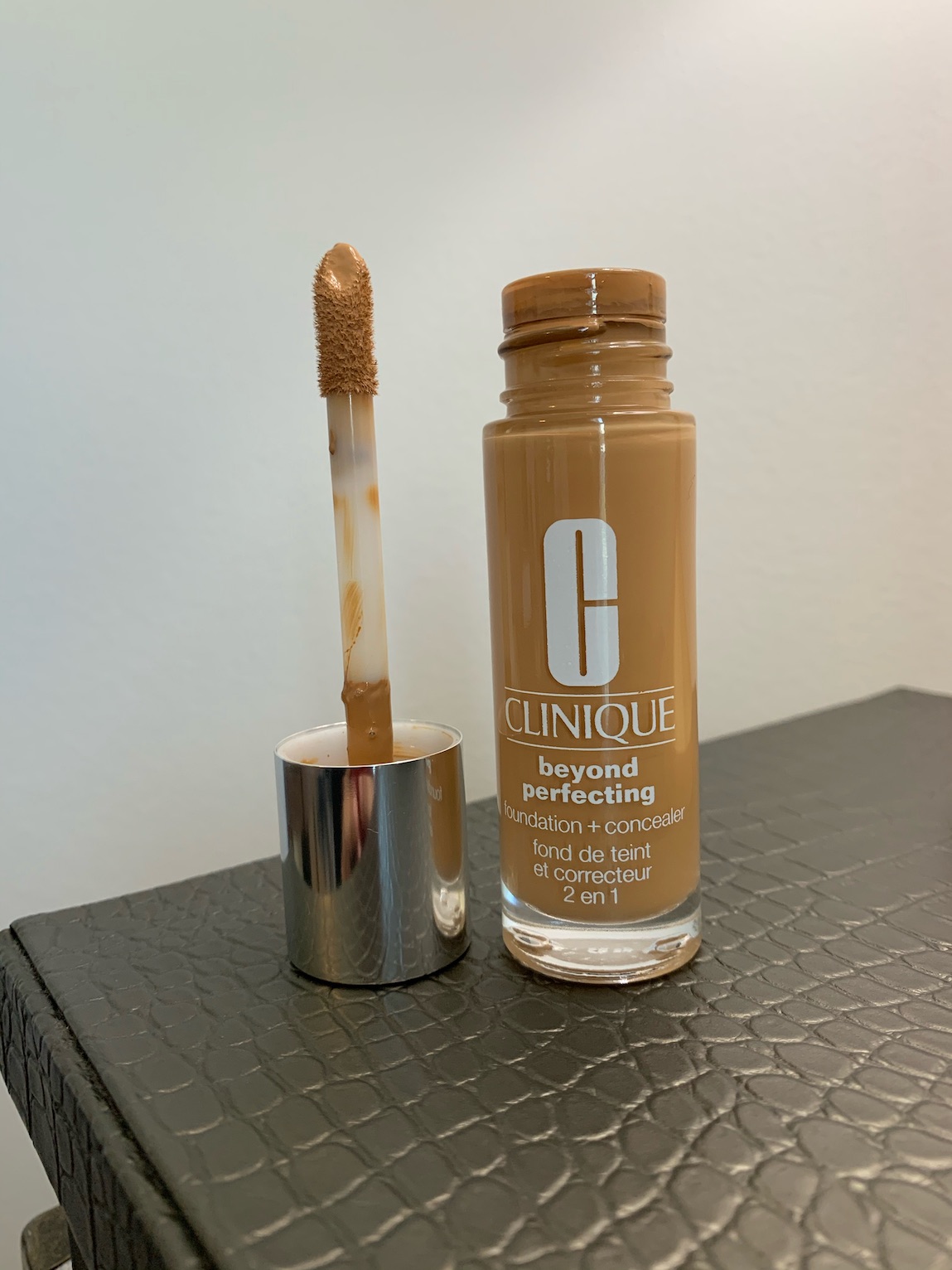 Clinique Beyond Perfecting 2 in 1 Foundation plus Concealer WN 82 Latte Medium Deep Skin Swatch