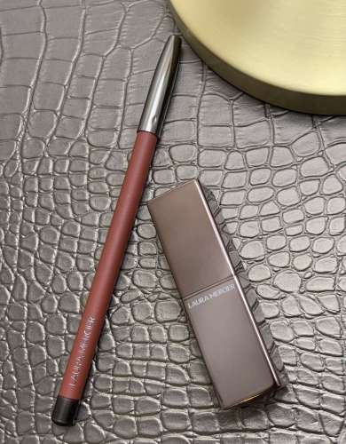 Laura Mercier Rouge Essentiel/Essential lipstick brun naturel and Longwear Lip Liner hazelnut tea swatches on medium dark skin