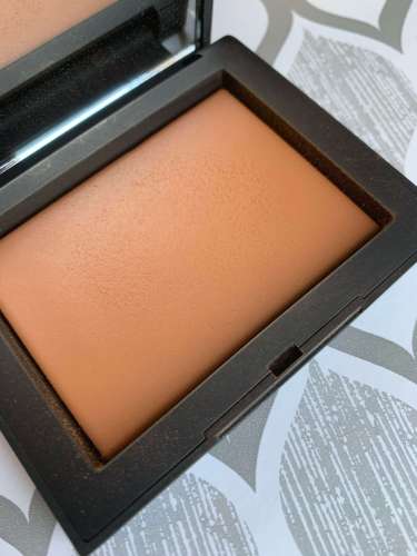 NARS Light Reflecting Pressed Setting Powder (sunstone) Swatch on medium dark skin