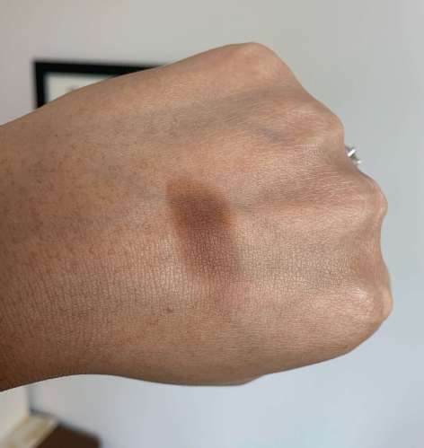 Coloured Raine Bronzer Cinna-Bae Swatch medium dark skin