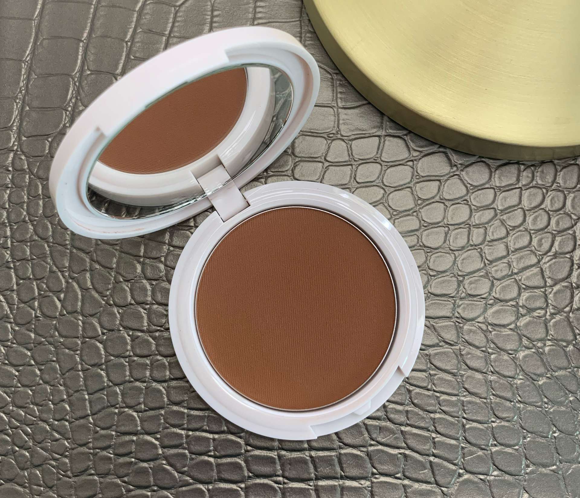Coloured Raine Bronzer Cinna-Bae Swatch dark skin