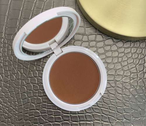Coloured Raine Bronzer Cinna-Bae Swatch medium dark skin
