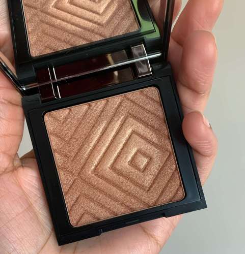 Makeup Geek Highlighter Firework Swatch medium dark skin