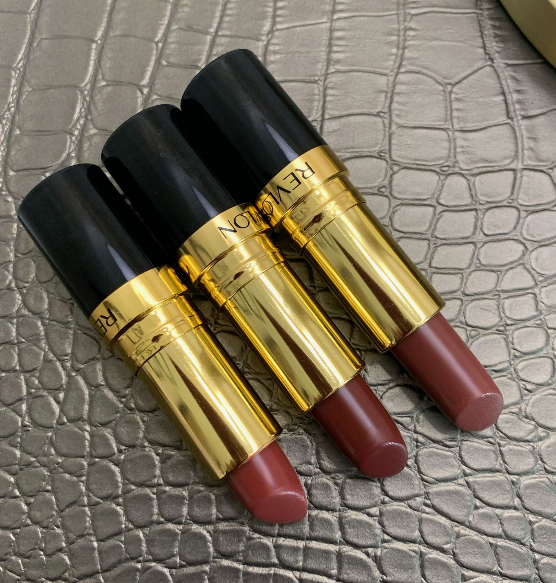 Revlon Super Lustrous Lipstick rum raisin, raisin rage, desert escape swatches medium dark skin