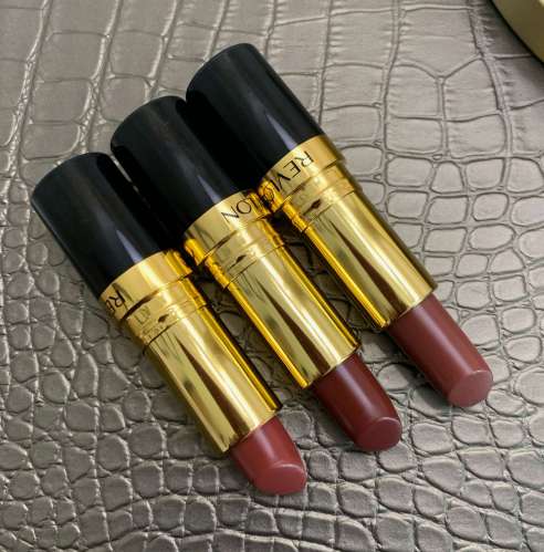 Revlon Super Lustrous Lipstick rum raisin, raisin rage, desert escape swatches medium dark skin