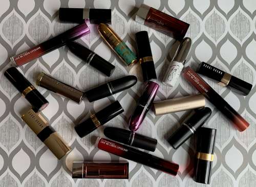 Discussion on Makeup Decluttering and Low Buys (lipstick declutter 2021), makeup rehab