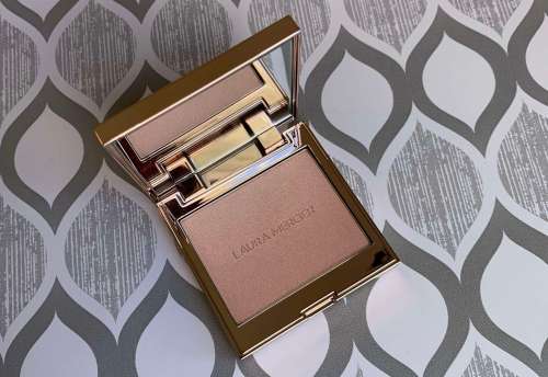 Laura Mercier RoseGlow Highlighting Powder/Highlighter Medium Dark Skin Swatch