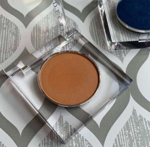 Urban Decay 24/7 Eyeshadow (Fazed Swatch on Medium Dark Skin)