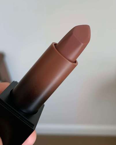 Huda Beauty Money Maker Power Bullet Cream Glow Hydrating Lipstick Money Maker Swatch on Medium Dark Skin