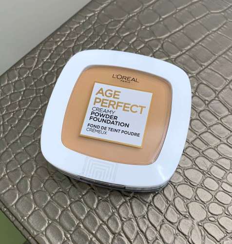 L'oreal Age Perfect Creamy Powder Foundation 340 Caramel Beige Swatch