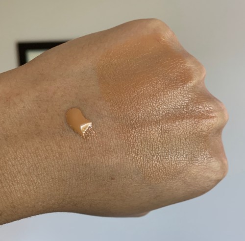 Smashbox Halo Healthy Glow Tinted Moisturizer Medium Tan Swatch on Medium Dark Skin (skin tint)