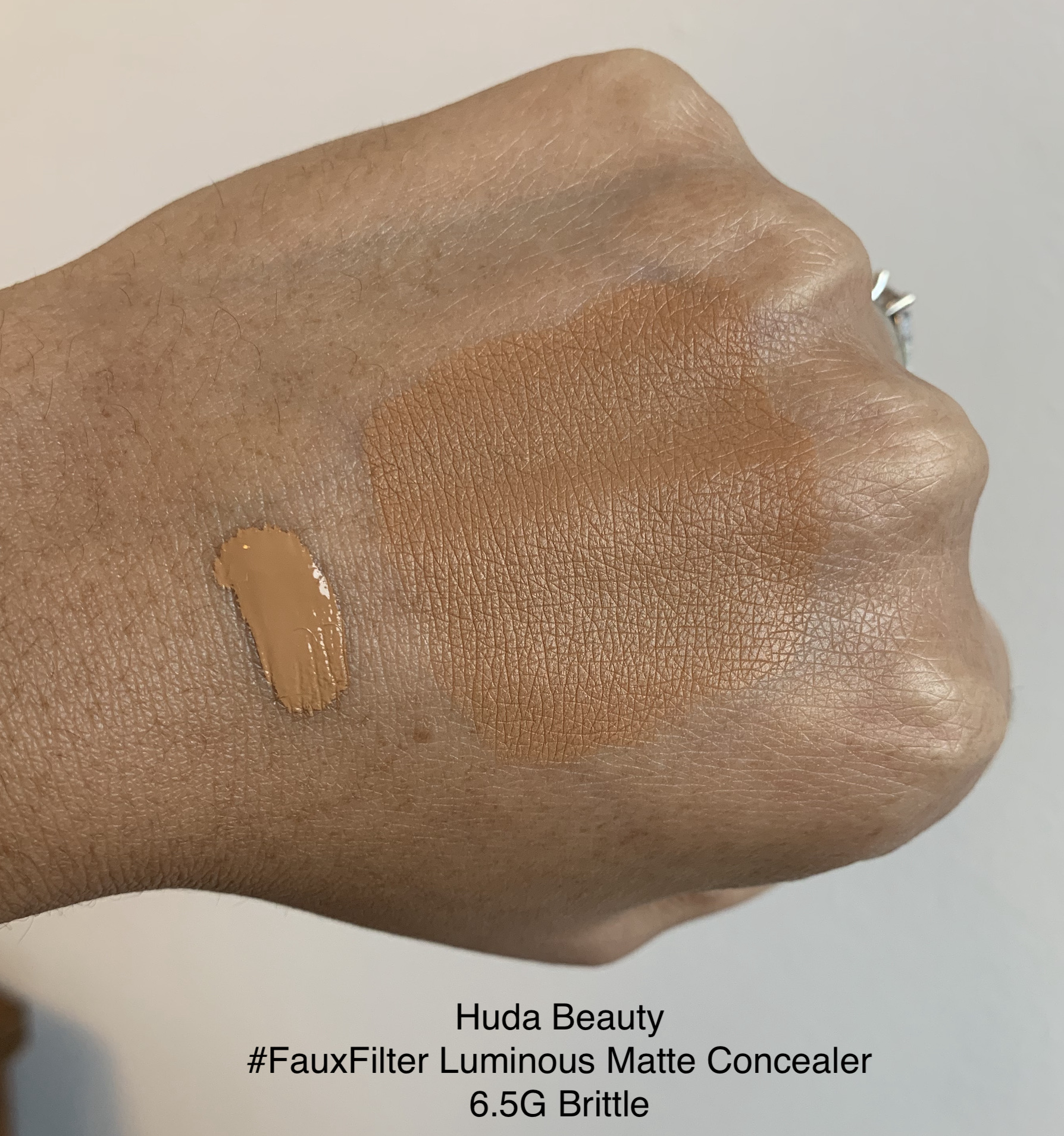 Huda Beauty #FauxFilter Luminous Matte Concealer 6.5G Brittle Swatch Medium Dark Skin