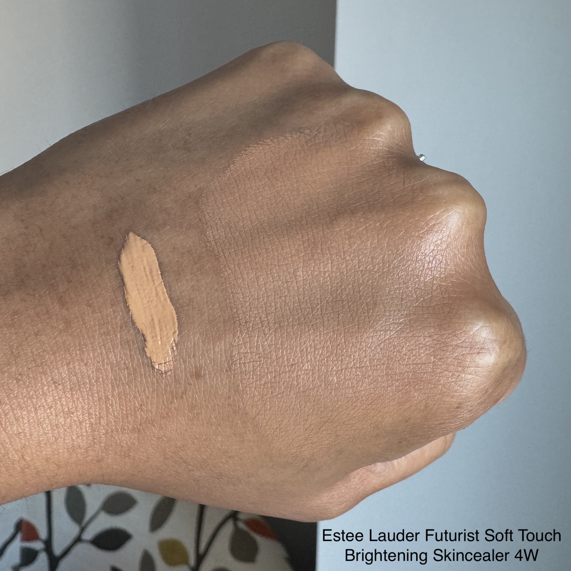 Estee lauder Futurist Soft Touch Brightening Skincealer 4W Concealer Swatch Medium Dark Skin