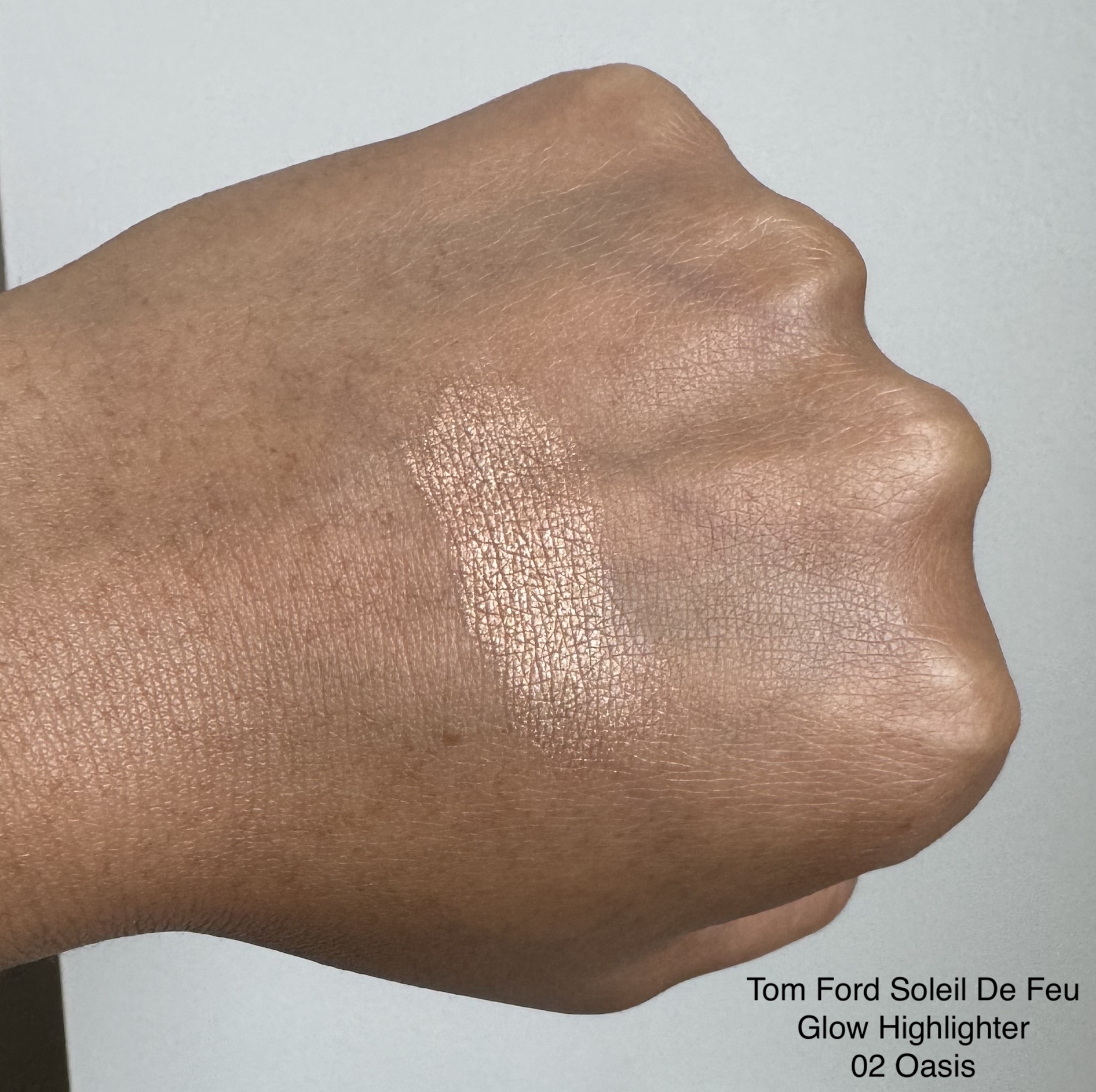 Tom Ford Soleil De Feu Glow Highlighter 02 Oasis Swatch Medium Dark Skin