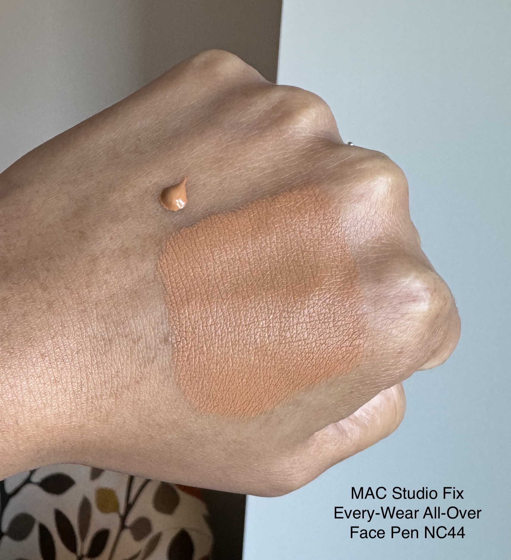 MAC Studio Fix Every-Wear All-Over Face Pen NC44 Swatch Medium Dark Skin