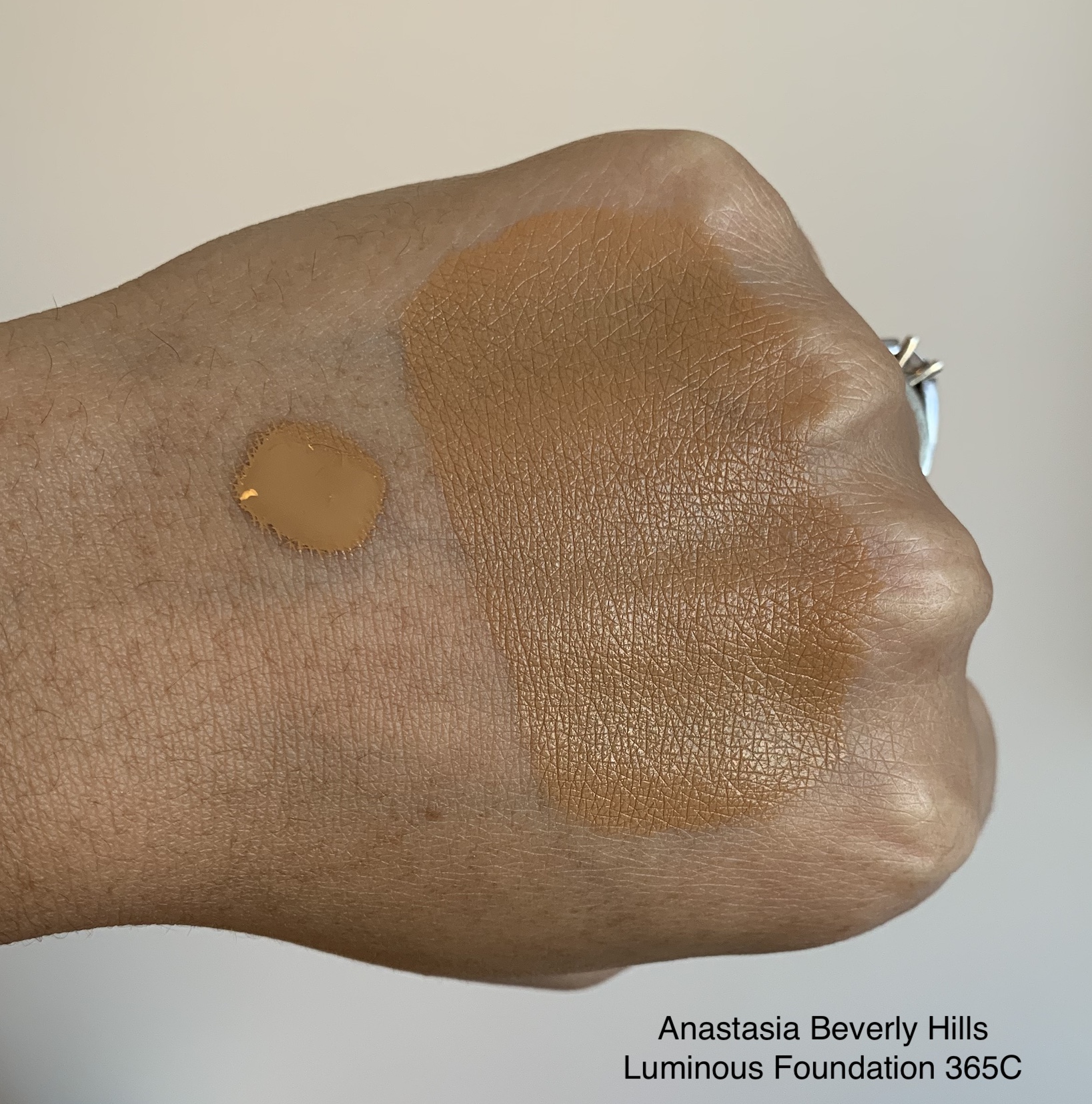 Anastasia Beverly Hills Luminous Foundation 365C Swatches Medium Dark Skin