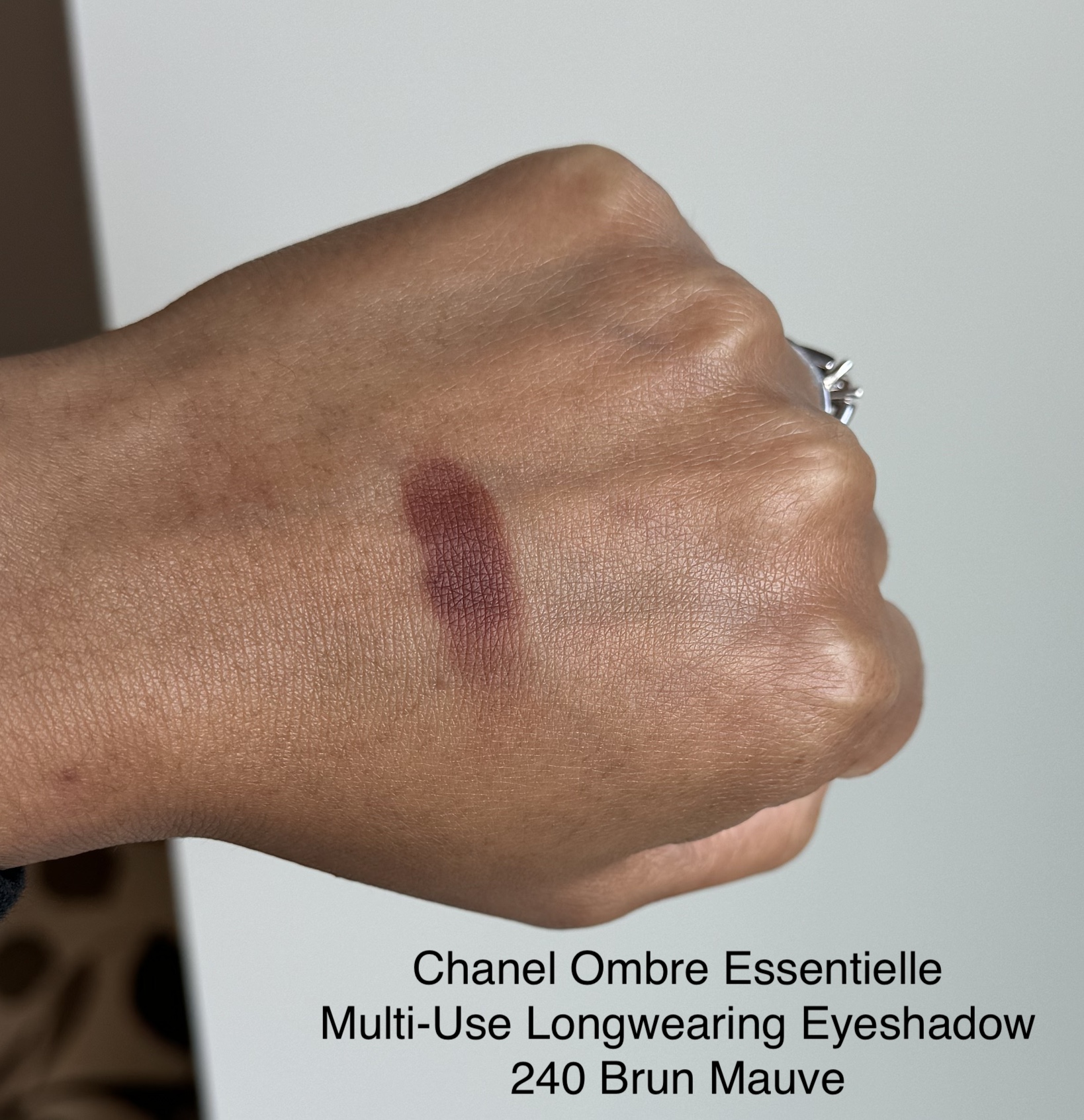 Chanel Ombre Essentielle Eyeshadow 240 Brun Fauve Swatch Medium Dark Skin