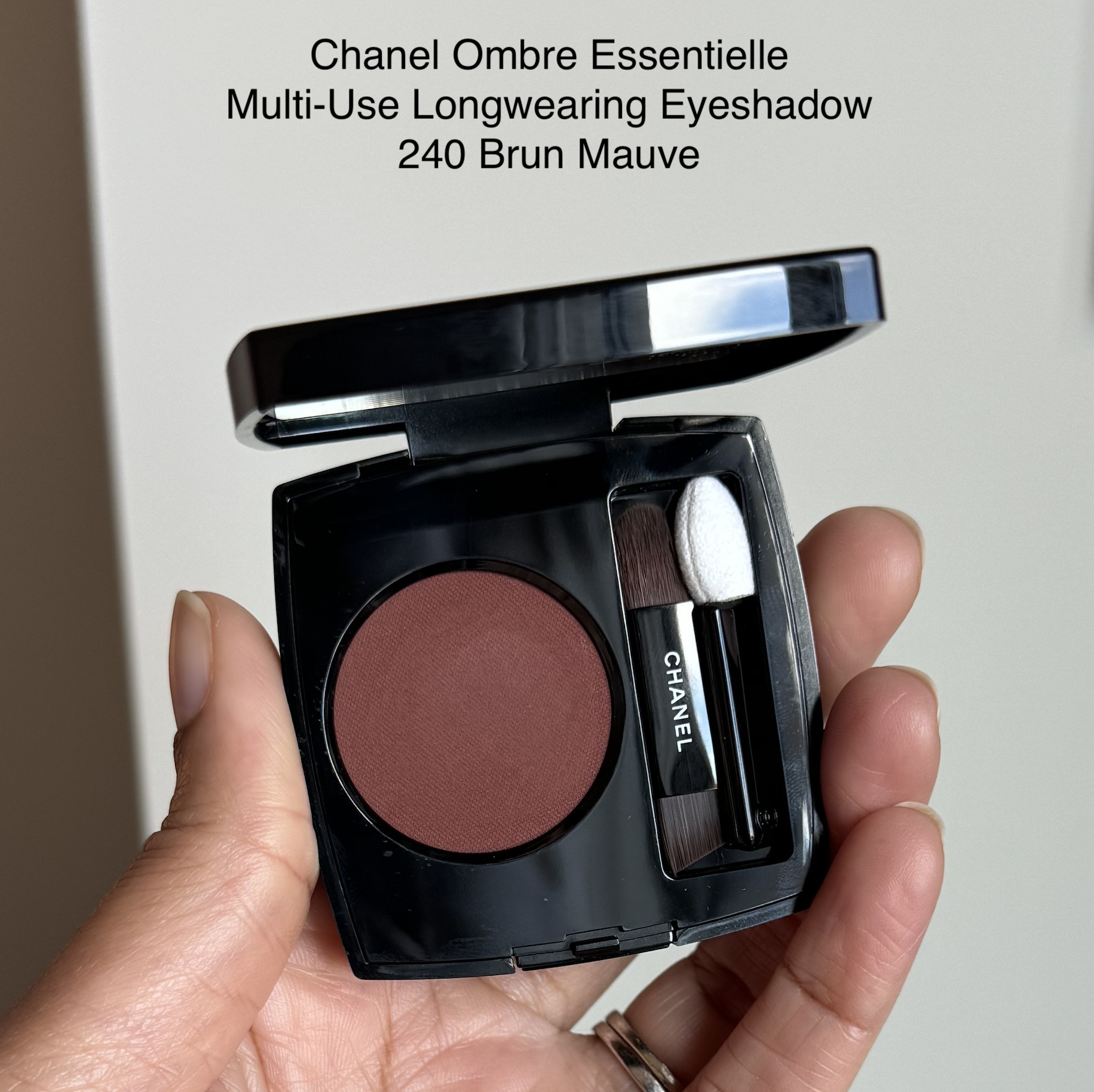 Chanel Ombre Essentielle Eyeshadow 240 Brun Fauve Swatch Medium Dark Skin