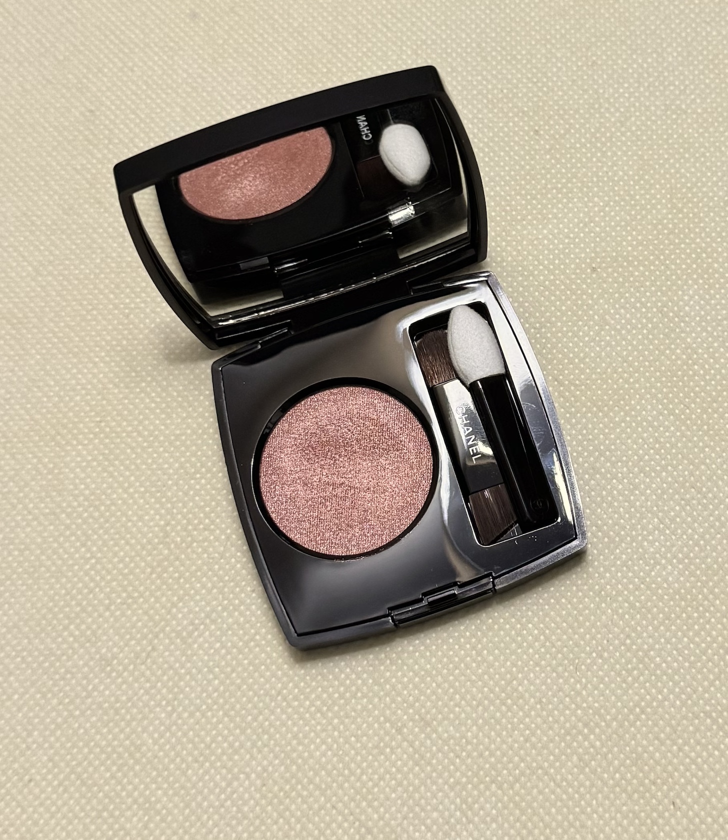 Chanel Ombre Essentielle Eyeshadow 252 Peche Glacee Swatch