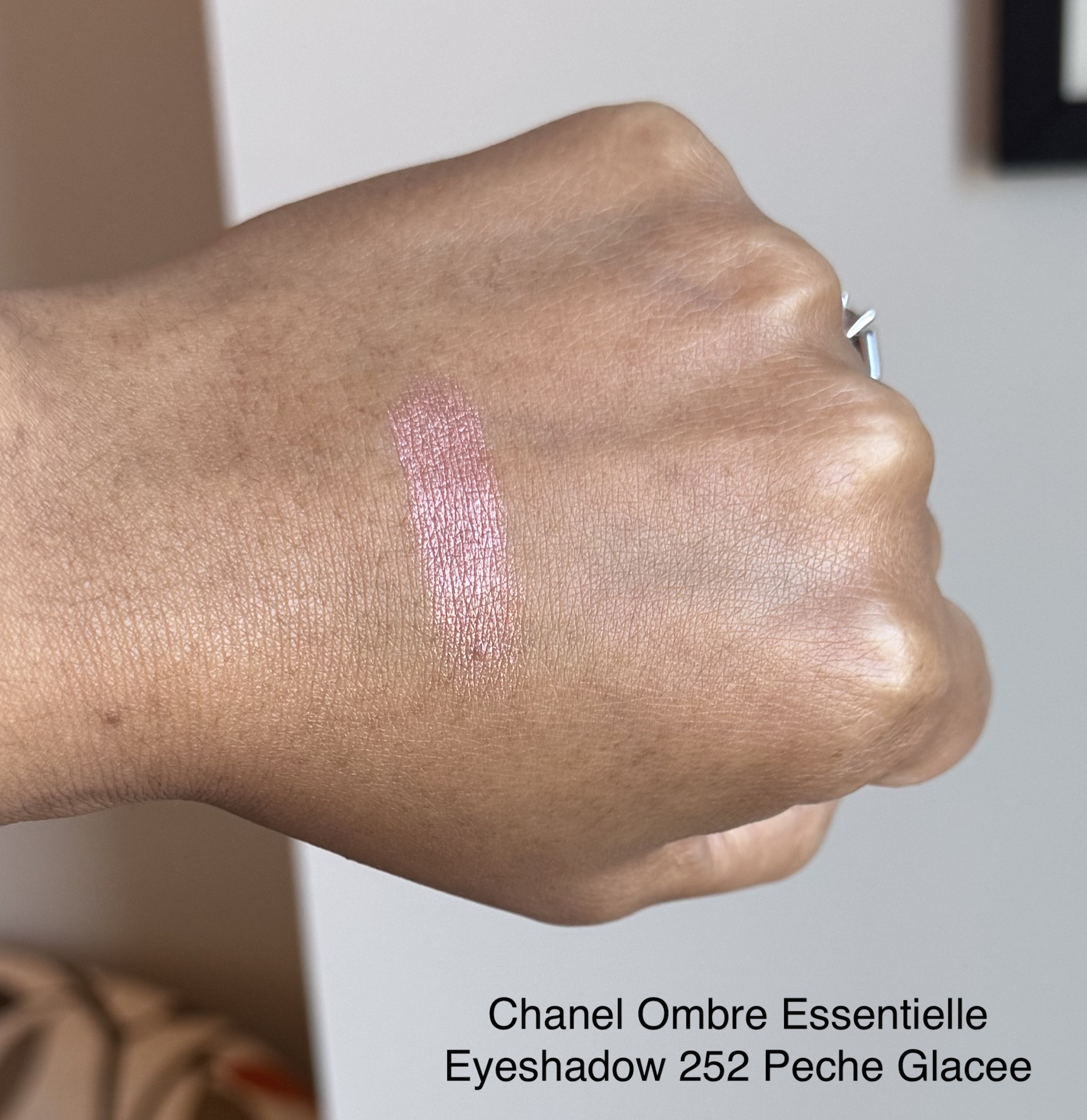 Chanel Ombre Essentielle Eyeshadow 252 Peche Glacee Swatch Medium Dark Skin