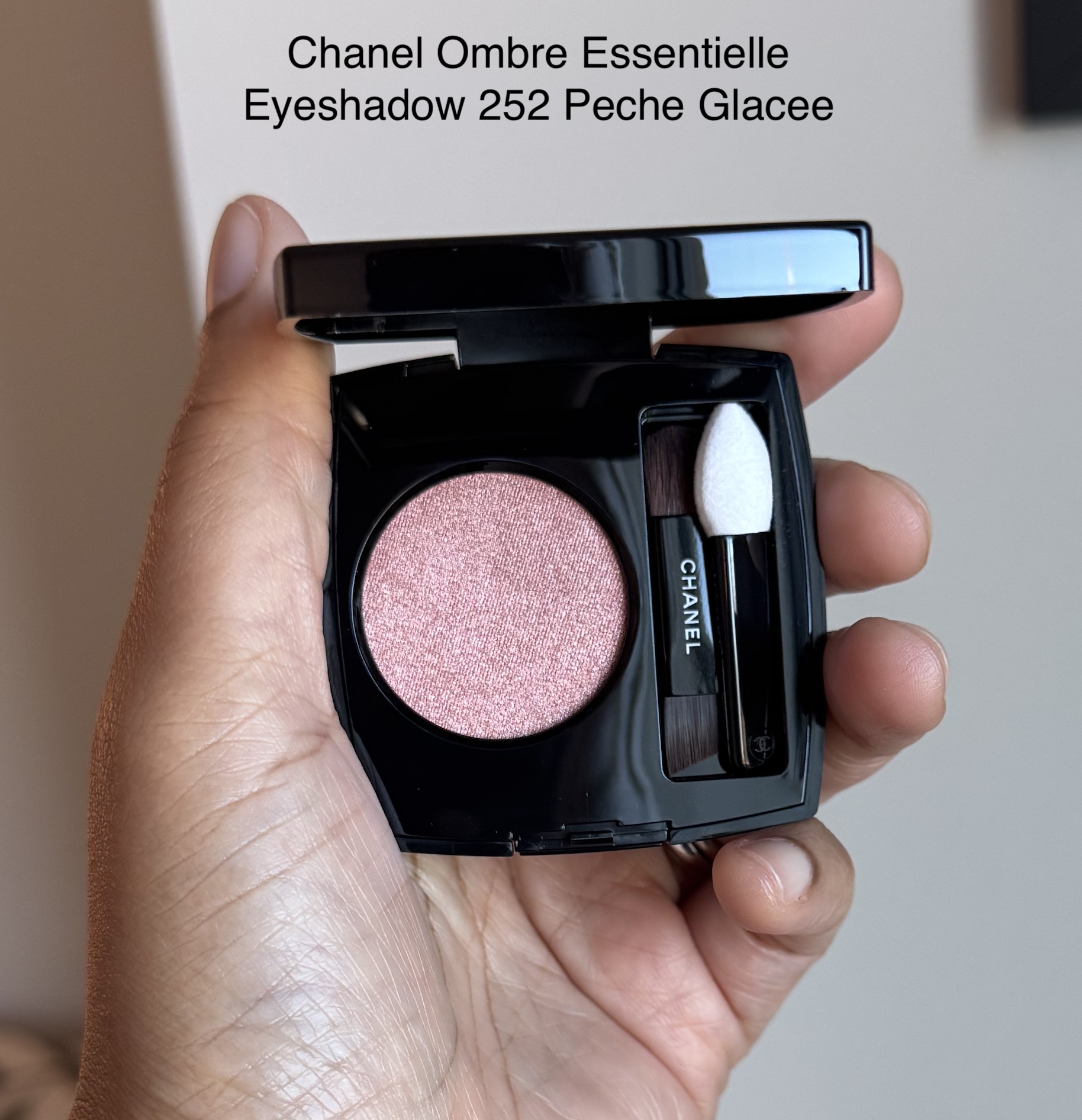 Chanel Ombre Essentielle Eyeshadow 252 Peche Glacee Swatch