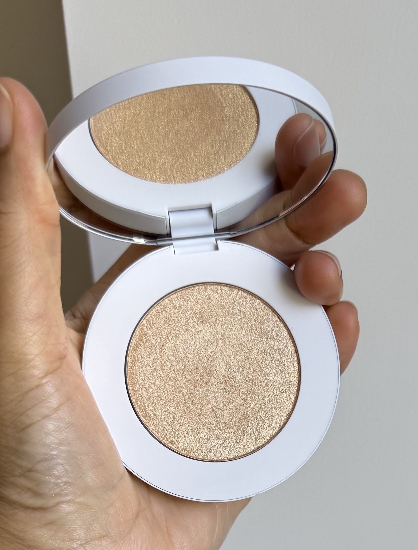 Makeup By Mario Soft Glow Highlighter Honey Swatch