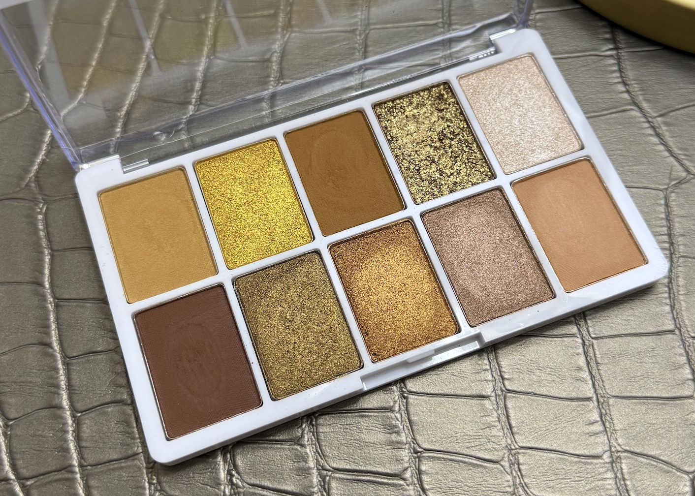 Wet n Wild Call Me Sunshine 10-pan Eyeshadow Palette Review and Swatches
