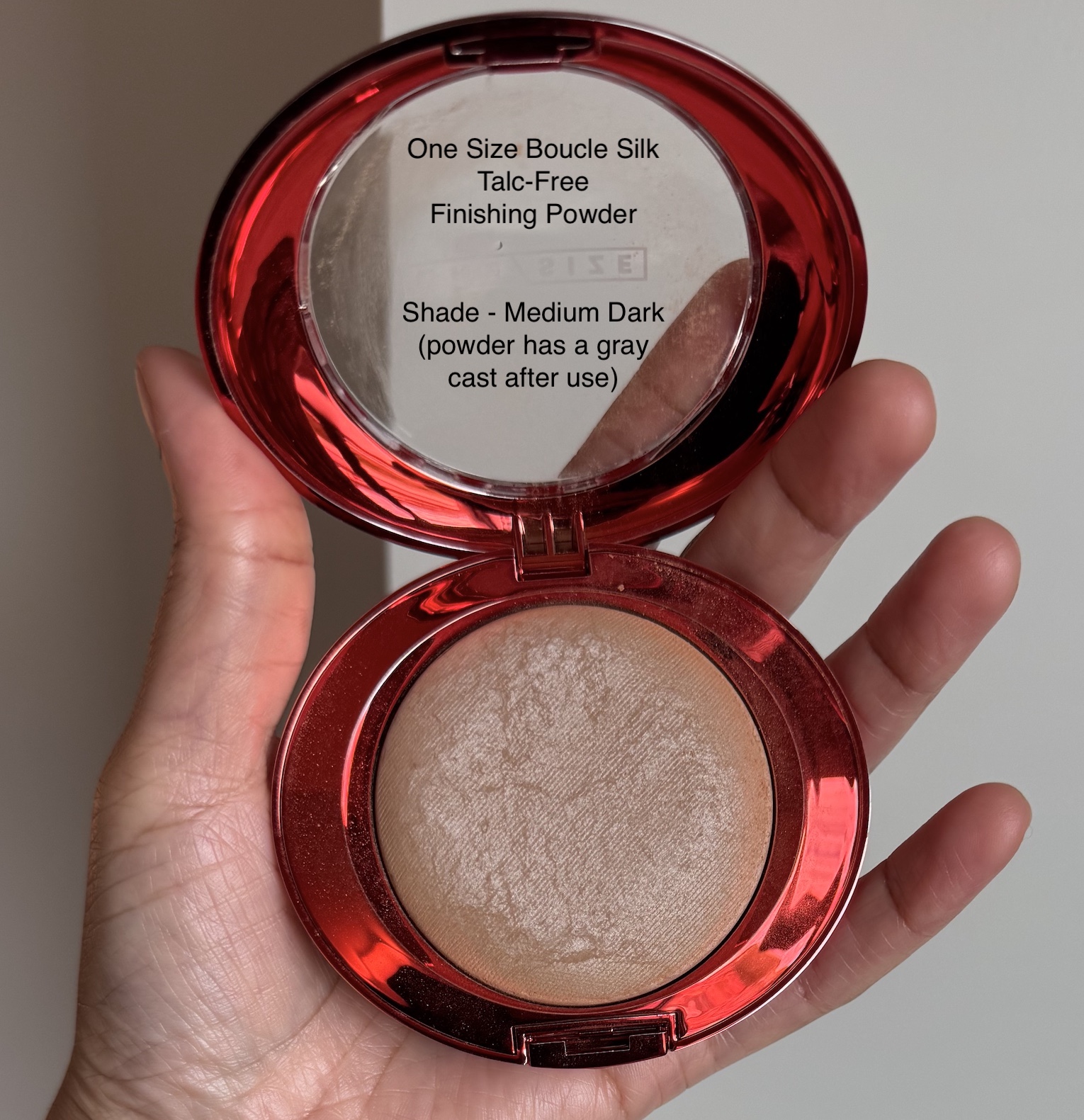 One Size Boucle Silk Airbrushed Talc-Free Finishing Powder Medium Dark Swatch Review