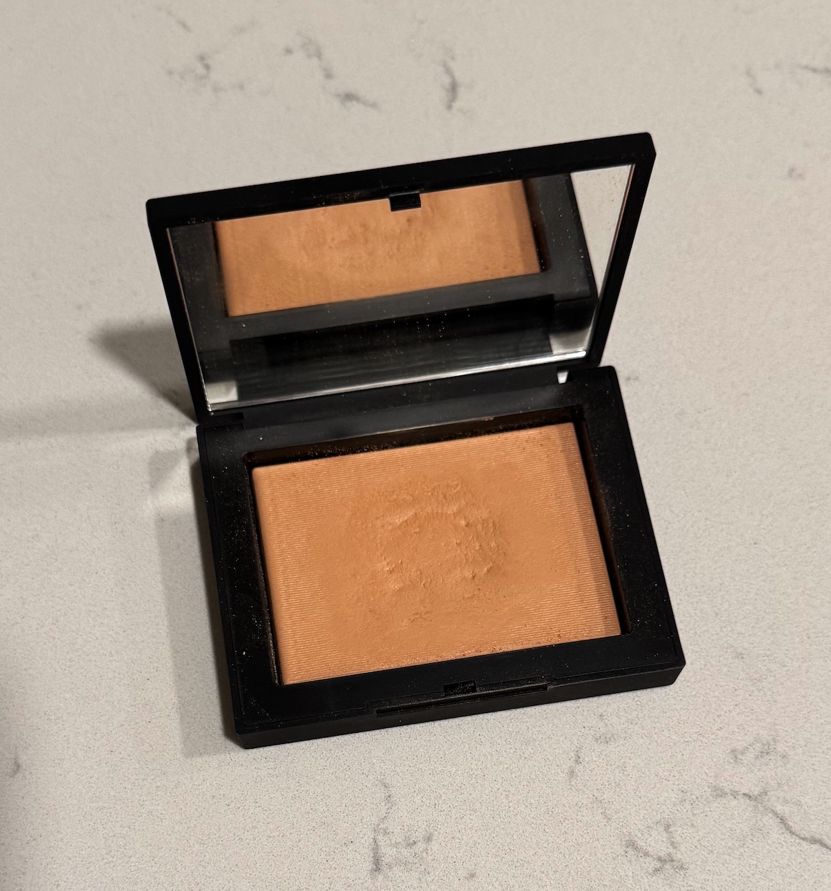 NARS Light Reflecting Pressed Powder (shore) Medium Dark Skin Tahoe