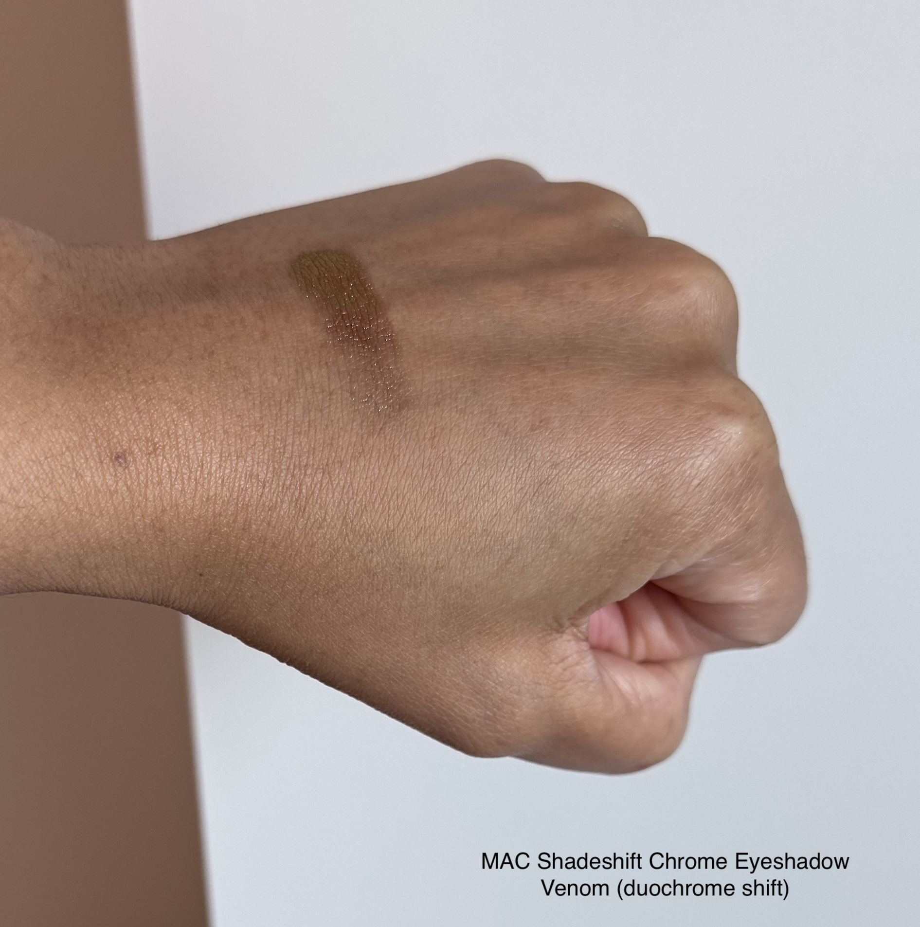 MAC Shadeshift Chrome Eyeshadow Venom Duochrome Shift Swatches