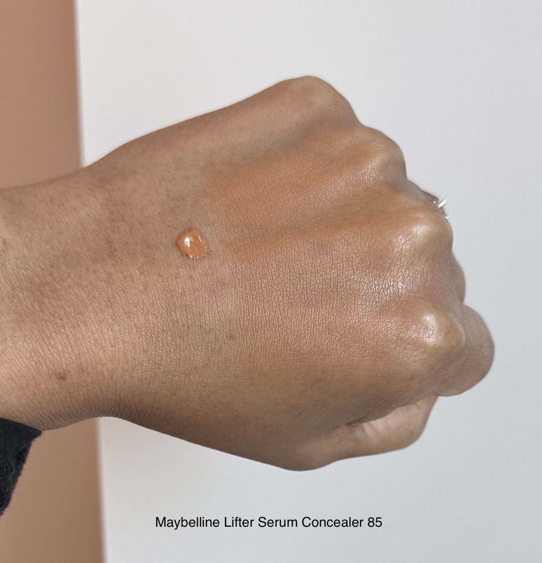 Maybelline LIfter Serum Concealer 85 Swatch Medium Dark Skin